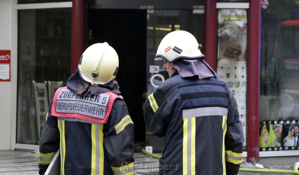 Feuer 2 Koeln Nippes Neusserstr P256.JPG - Miklos Laubert